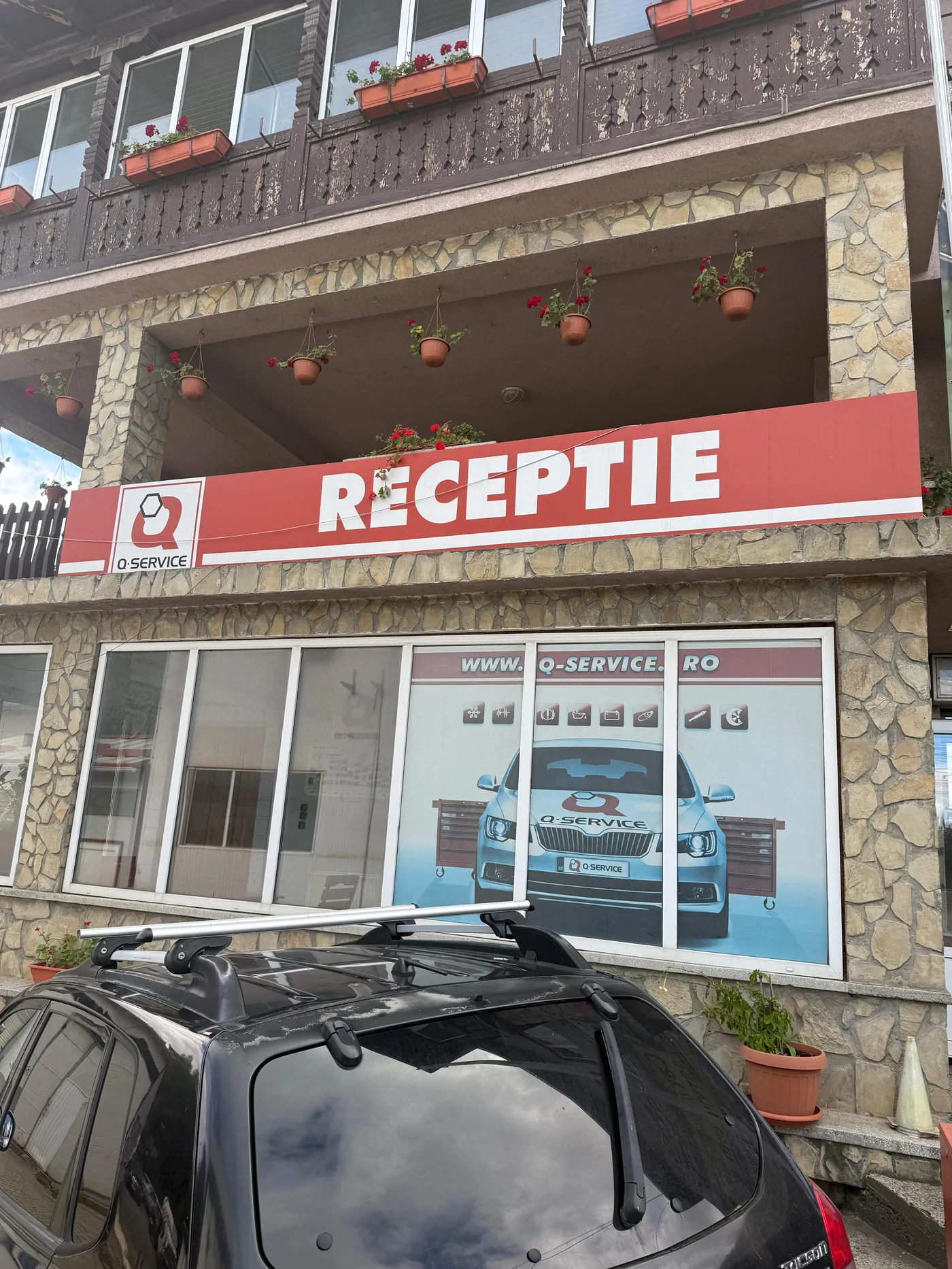 Magazinul de piese auto din curtea atelierului Service Prompt Șcheia