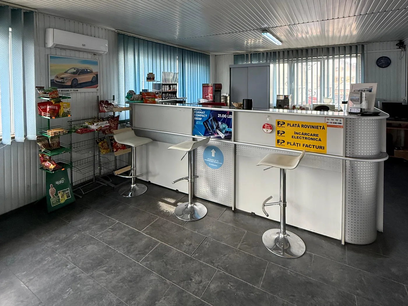 Ghișeul recepției service-ului auto Service Prompt din Șcheia